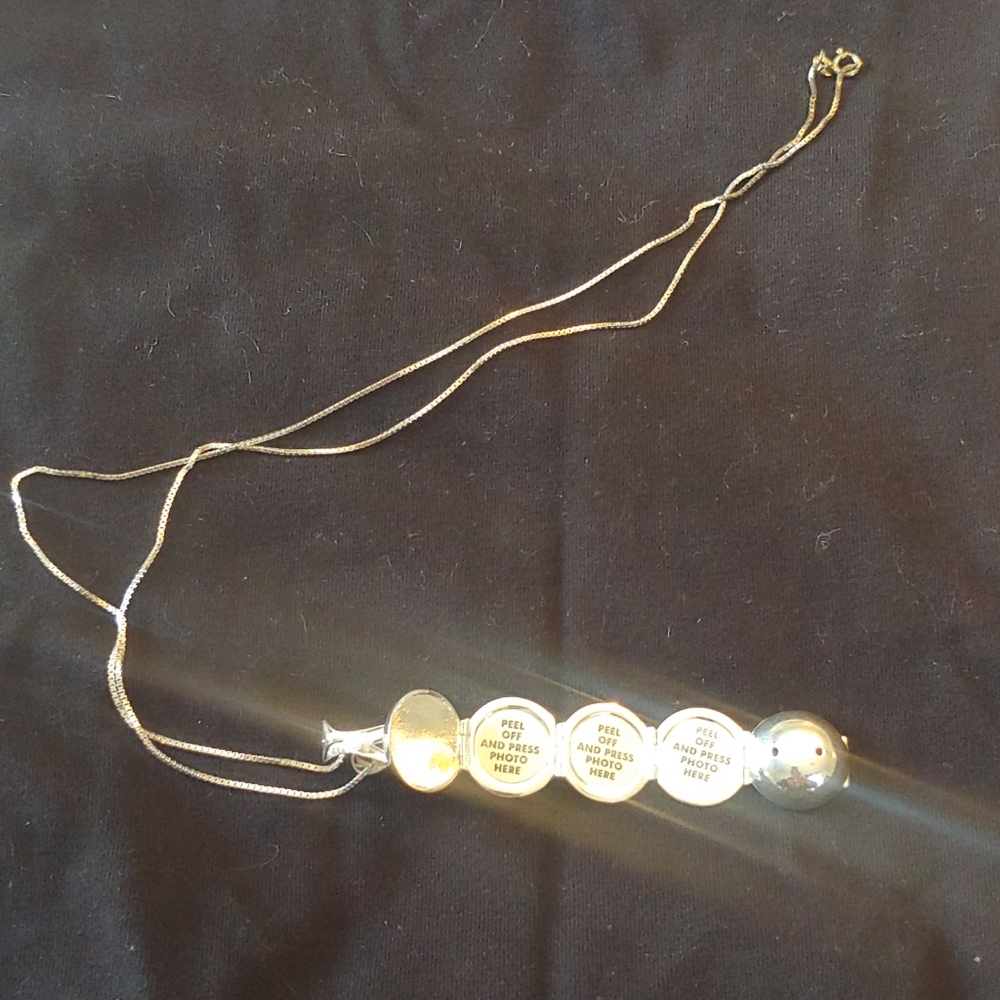 Locket / Necklace